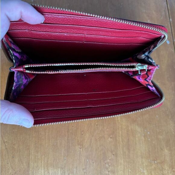 Vera Bradley Sycamore Georgia Red Quilted Wallet with Zip-Around Closure - Picture 8 of 10